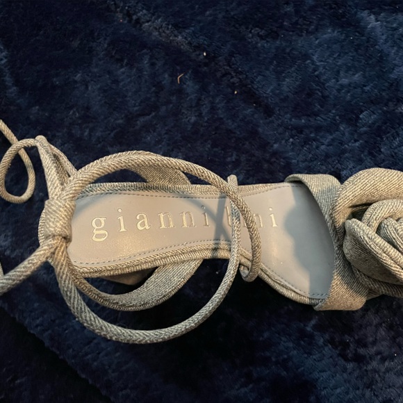 NEW Gianni Bini Strappy Ankle Wrap Sandals in light blue denim size 6 Medium - Picture 7 of 10